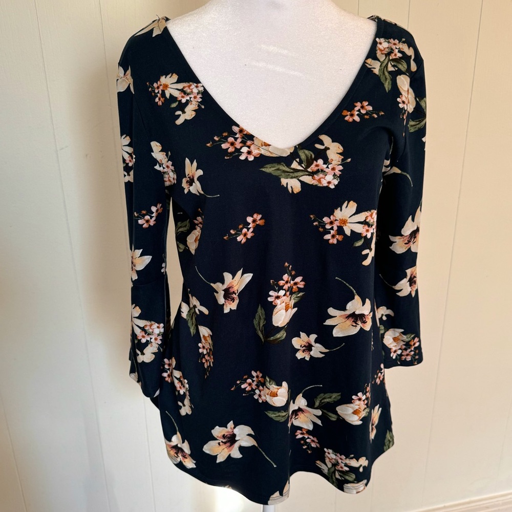 Stitch fix top. Super comfy soft material! Size M.